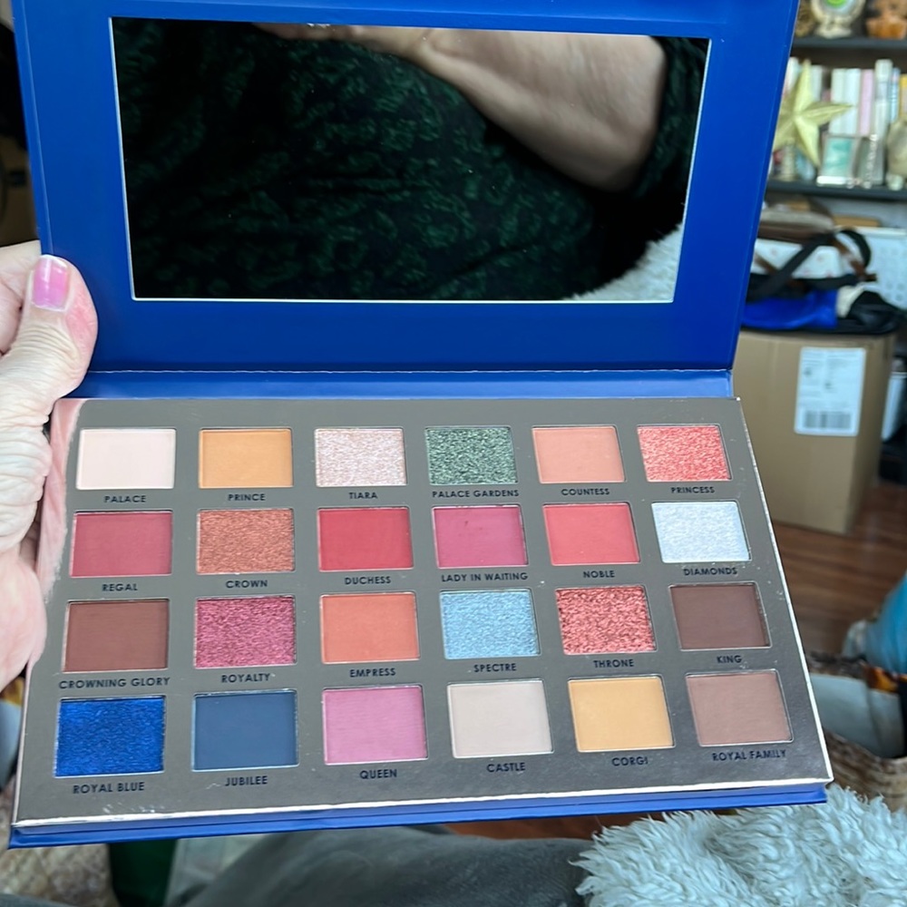 Ciate Royal London Edition 24 Piece EyeShadow Palette 35g.  New In Box!